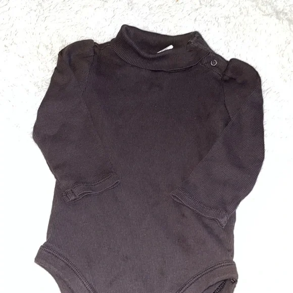 (3 for $10) baby gap ribbed bodysuit - Picture 2 of 4